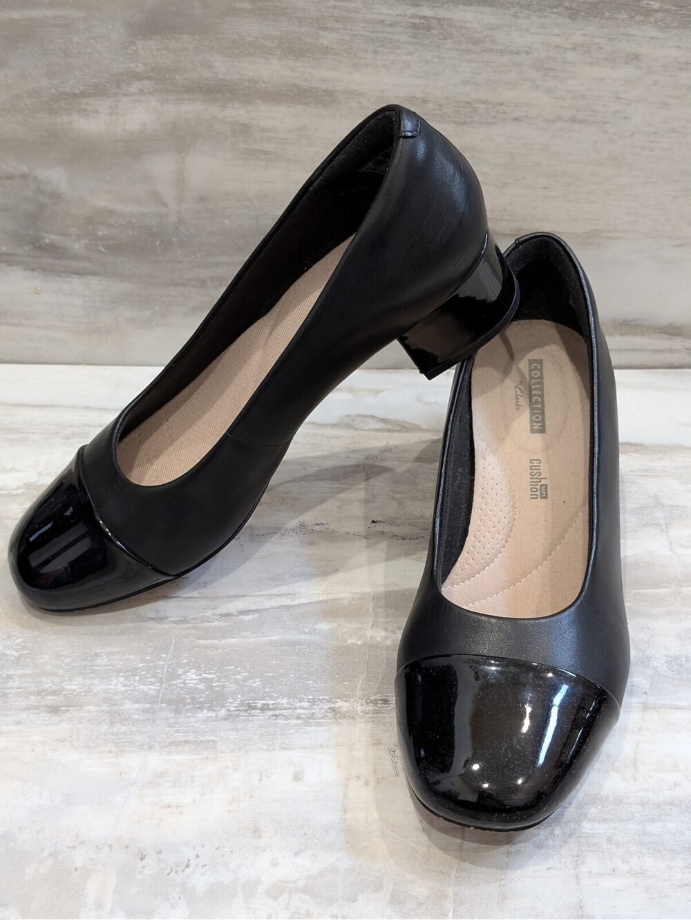 Clarks Women's Black Low Heel Dress Shoes with Patent Toe Sz 7